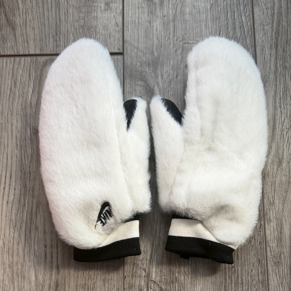 Nike mittens